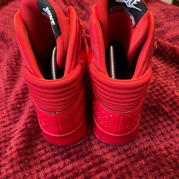 2014 NIKE FLYSTEPPER 2K3 PREMIUM UNIVERSITY RED OCTOBER CHROME 677473-601 Sz 9.5 - Picture 3 of 9
